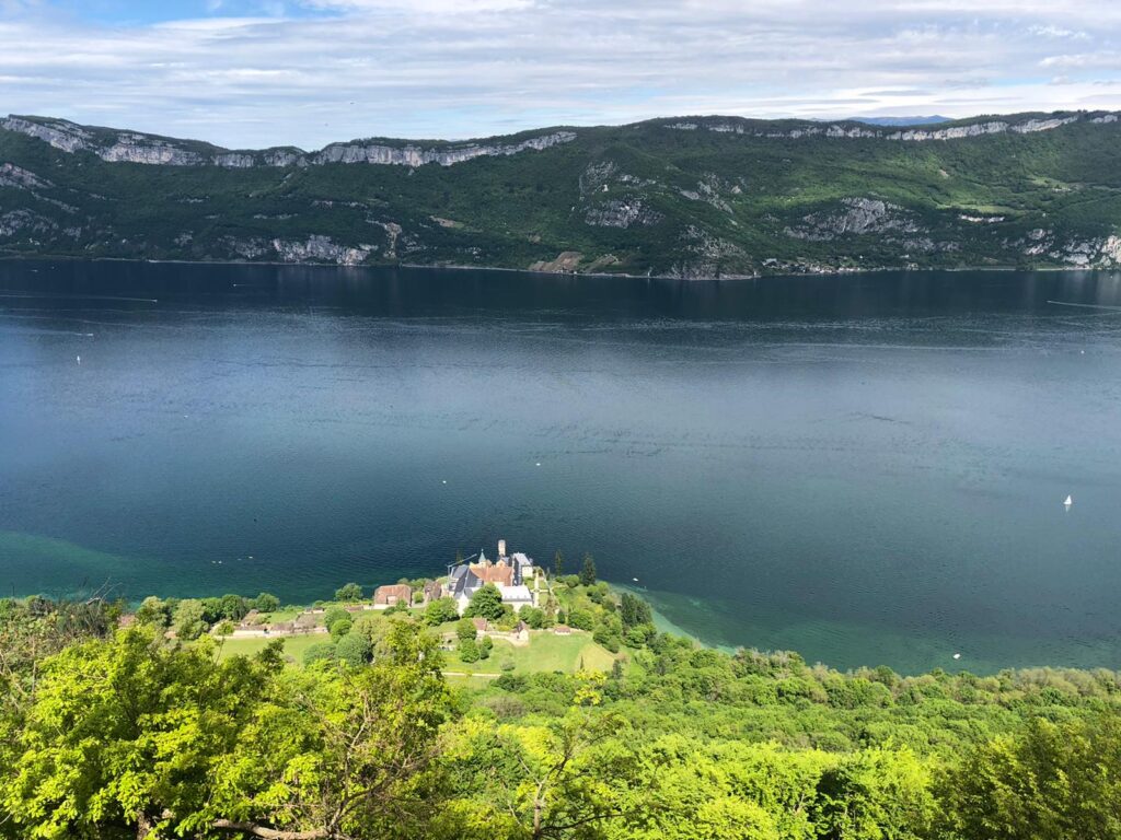 Abbaye de Hautecombeau bord du lac du Bourget